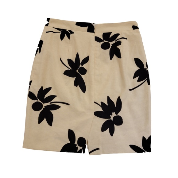 J Crew Pencil Skirt Size 00P Petite White Black Floral Print Textured Cotton - Picture 2 of 7